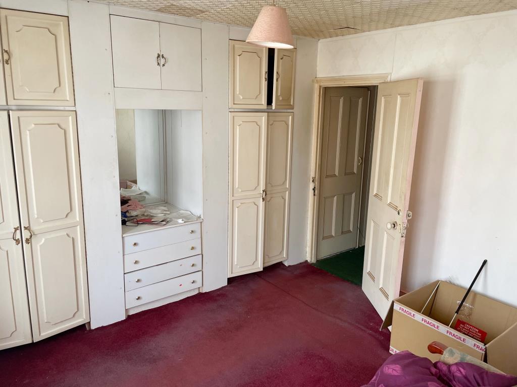 Lot: 65 - THREE-BEDROOM SEMI-DETACHED HOUSE FOR TOTAL REFURBISHMENT -